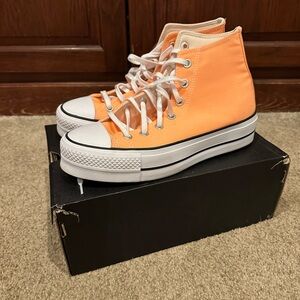 Women’s Converse lift hi peach/black/white sz 8